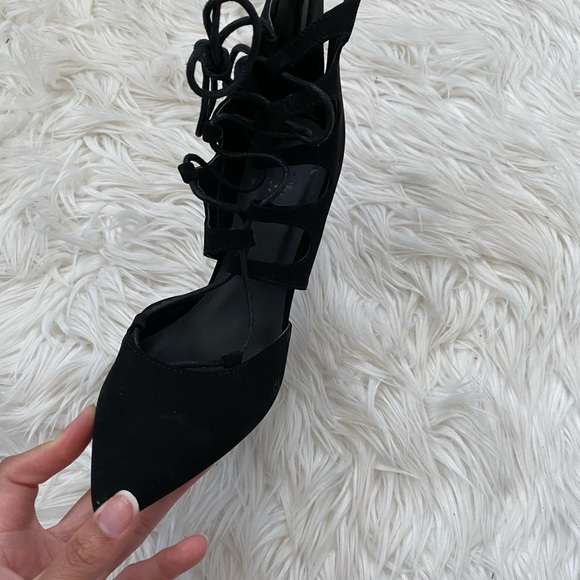 Black heels - Picture 3 of 3